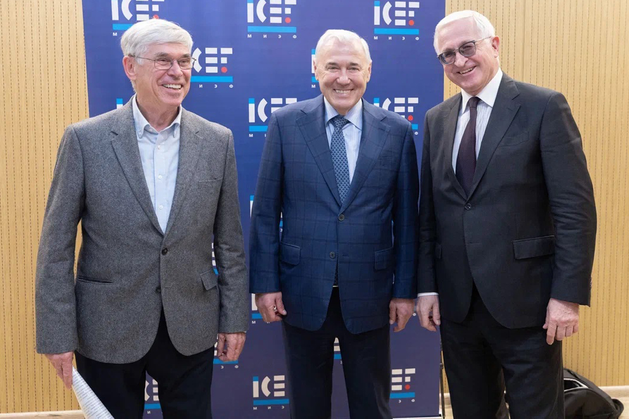 Left to right: HSE ICEF Director Sergey Yakovlev, Russian State Duma Financial Market Committee Chairman Anatoly Aksakov, HSE President and President of the Russian Industrialists and Entrepreneurs Association Alexander Shokhin